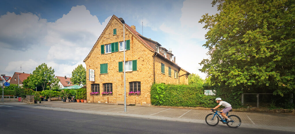 Ilysia_Restaurant_Parkplatz